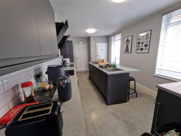 1 bed House Share to rent Image 4