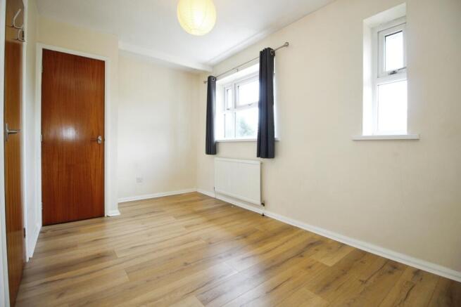 3 bed Town House for sale Image 11