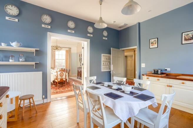 5 bed Detached for sale Image 8