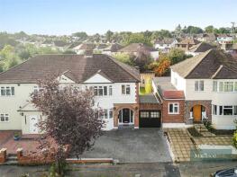 3, Hycliffe Gardens, Chigwell IG7 5HJ
