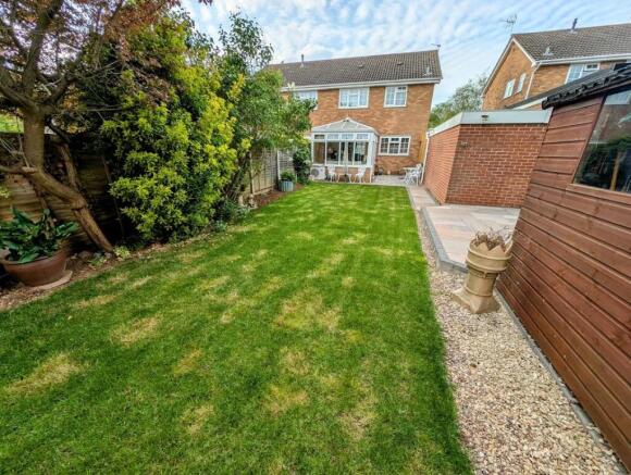 32 Dorset Way garden 3.jpg