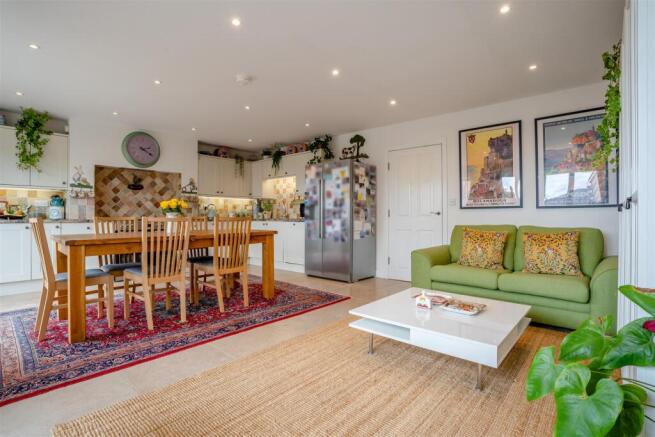 3 bed Semi-Detached for sale Image 7