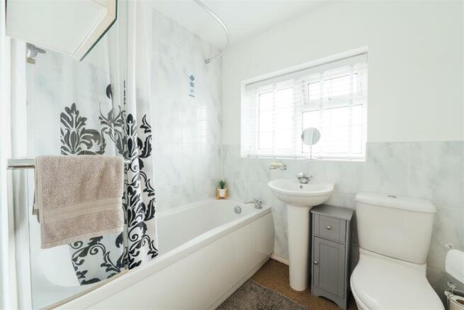 23 Queen Elizabeth Close, Shefford-18.jpg