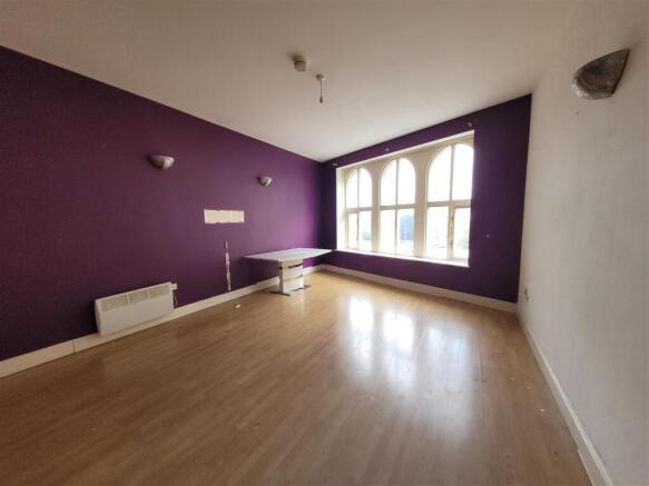 Open plan lounge/kitchen