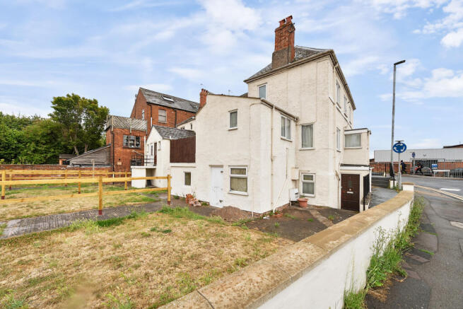 2 Newtown Road Outside
