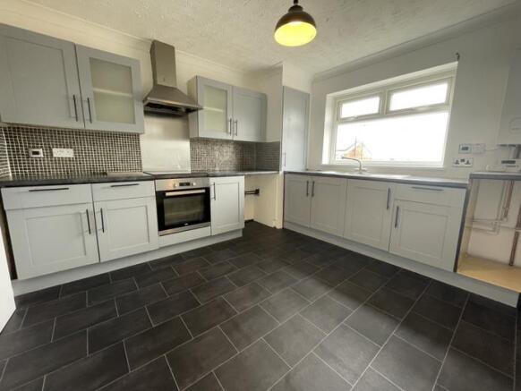 3 bed End of Terrace to rent Image 4