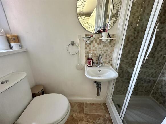 4 bed Detached for sale Image 8