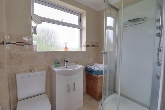 Ensuite to Bed 1