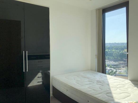 2 bed Apartment to rent Image 6