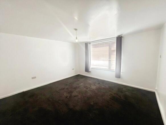 2 bed Flat to rent Image 5