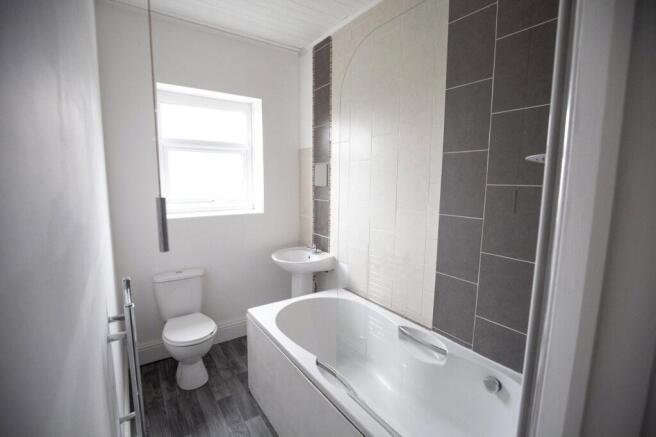 3 bed Terraced to rent Image 6