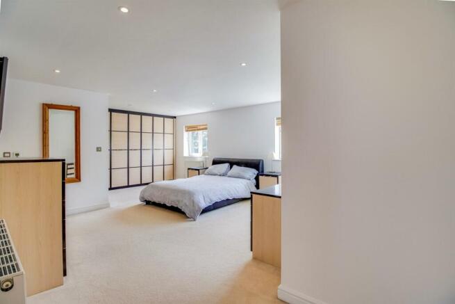 4 bed Detached for sale Image 12