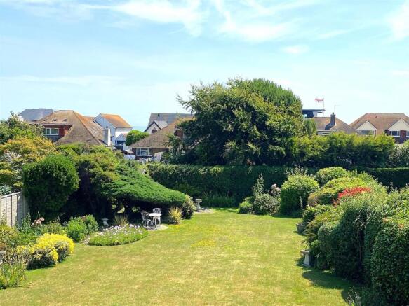 141 Cooden Drive - Garden1.jpg