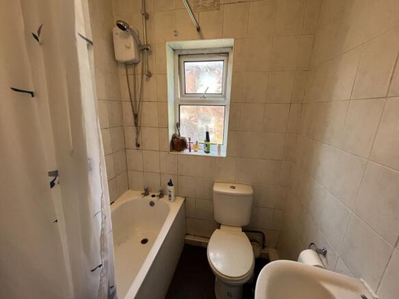 3 bed Terraced to rent Image 10