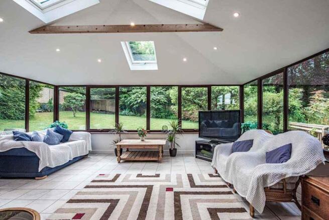 4 Hill Gardens, Streatley on Thames photo 4