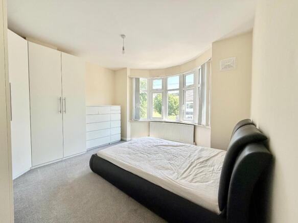 3-bed semi-detached on Runley Road, Luton, LU1, £325,000