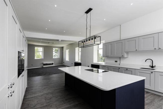 4 bed Detached for sale Image 9