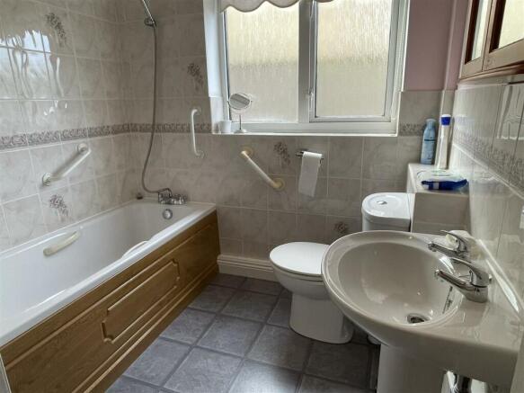 Bathroom.JPG