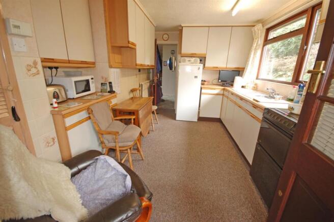 KITCHEN/ DINING ROOM