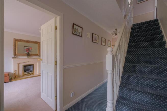 4 bed Detached for sale Image 11