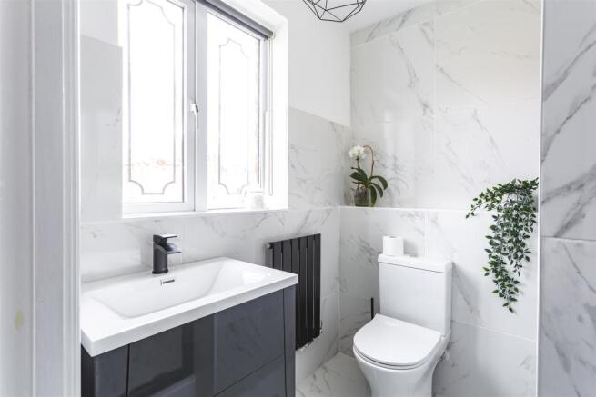 Contemporary En-Suite Shower Room
