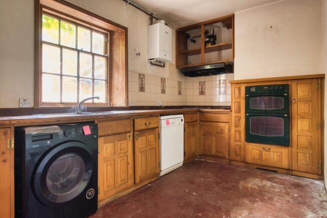 8 bed Detached for sale Image 7