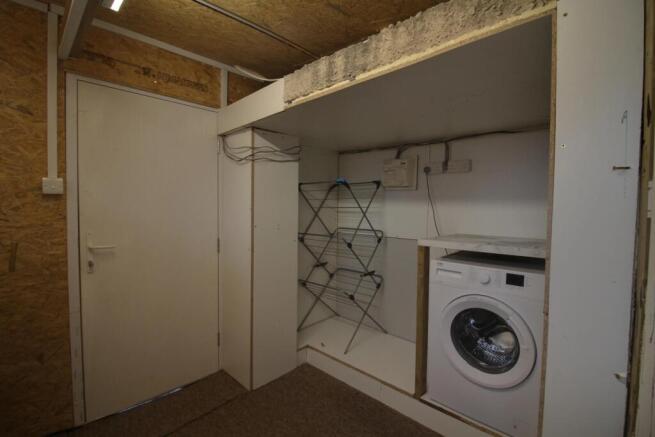 2 bed Terraced to rent Image 7