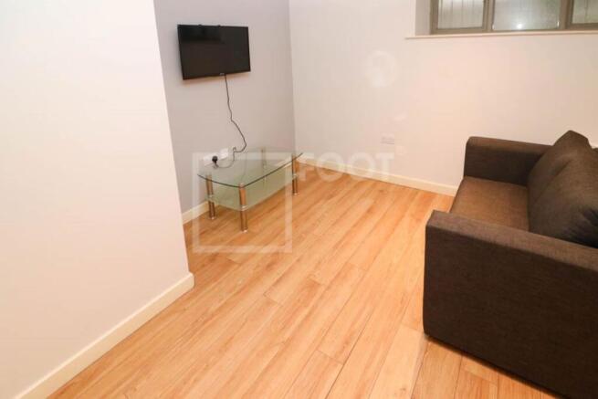 1 bed Apartment to rent Image 6