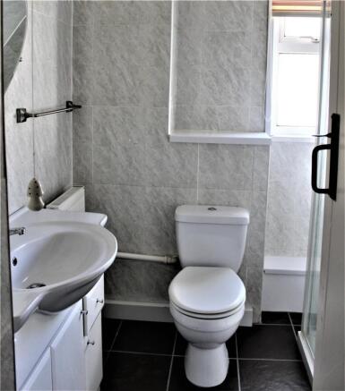 Bathroom pic 2.jpg