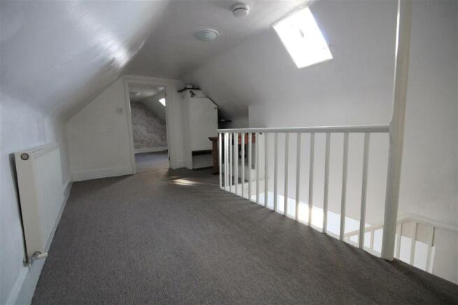 STAIRCASE & LANDING