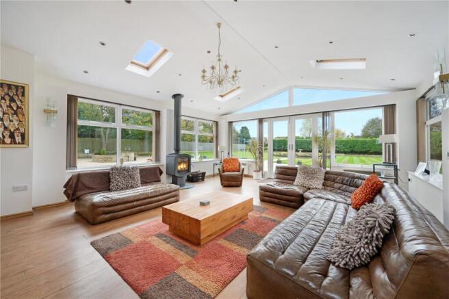 6 bed Detached for sale Image 6