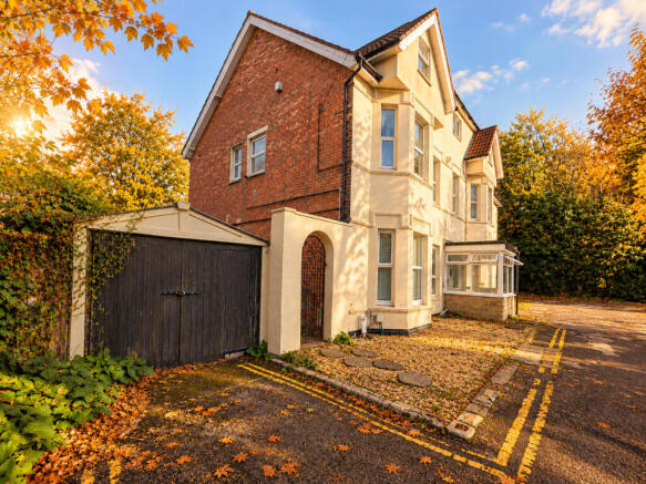 1-bed flat on Collingdale Lodge, Richmond Park Road, Bournemouth, Dorset, BH8, £175,000
