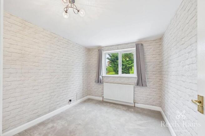 4 bed Detached for sale Image 11