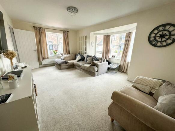 ALTERNATE VIEW OF LOUNGE