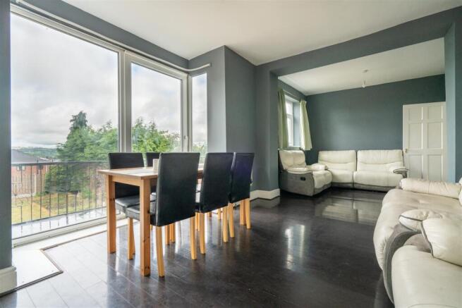 Family Room 1.jpg
