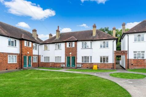 Alberta Avenue, Cheam, SM1