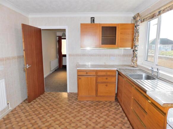 KITCHEN 1.JPG