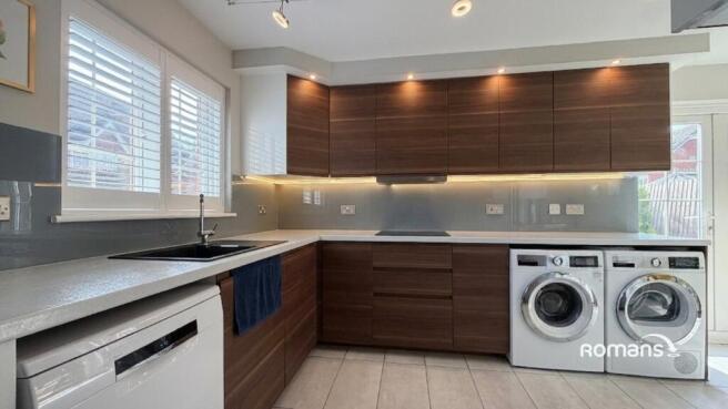 Balsan Close, Basingstoke, Hampshire photo 4