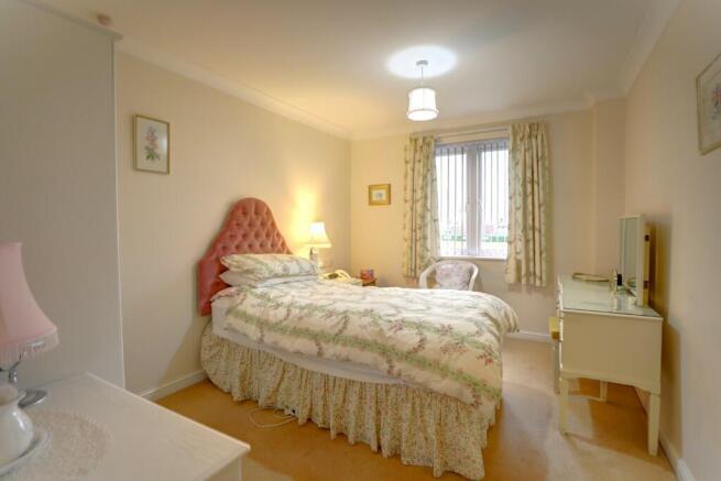 2 bed Flat for sale Image 7