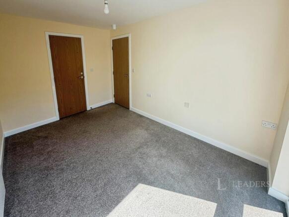 2 bed Flat to rent Image 8