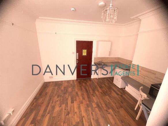 Kitchen 1.jpg