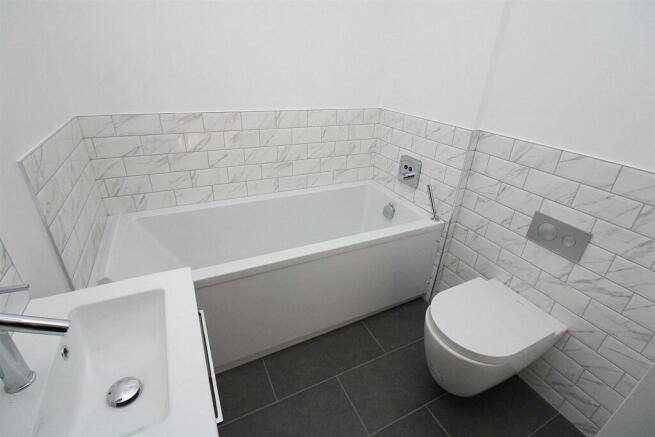 BATHROOM WITHOUT SHOWER.JPG