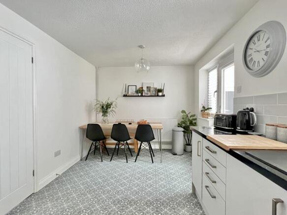 KITCHEN DINING ROOM 