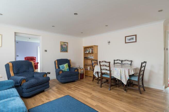 Living/dining room