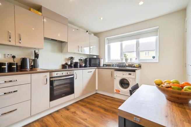2 bed Semi-Detached for sale Image 5