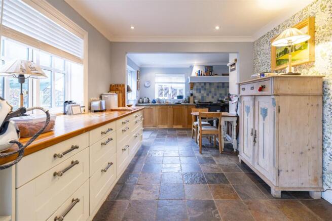 kitchen 2 .jpg