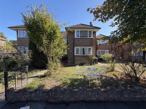 Palmers Road N11