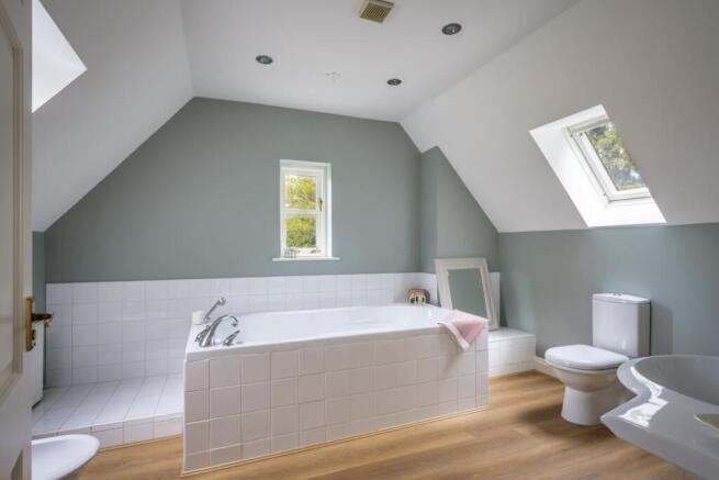 Bedroon Two En Suite