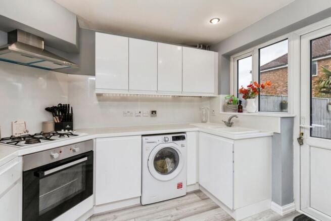 Gales Drive, Crawley, West Sussex, RH10 photo 4