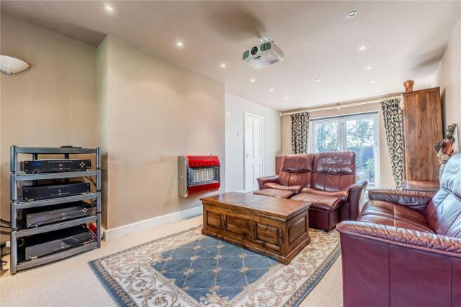 4 bed House for sale Image 11